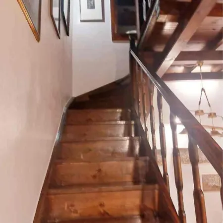 Myron House Hanya