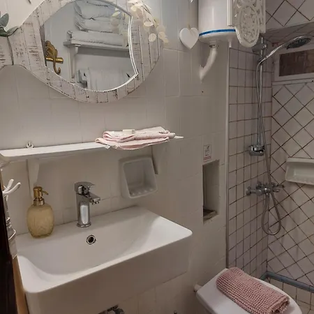 Myron House Апартаменти