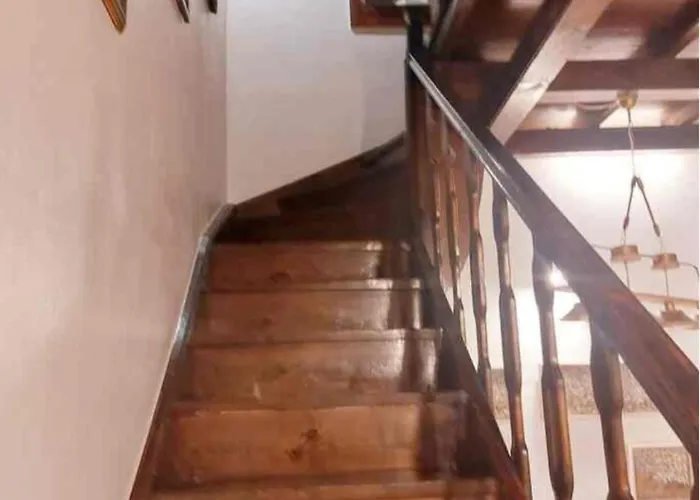 Myron House חאניה