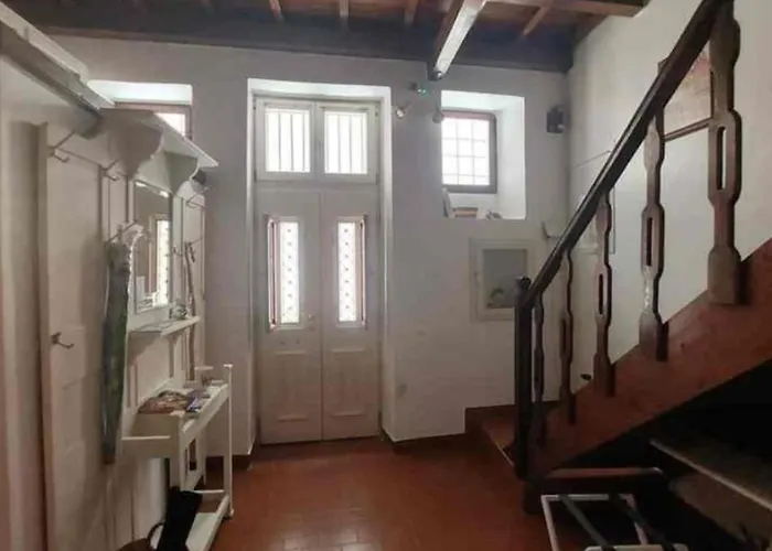 Myron House דירה