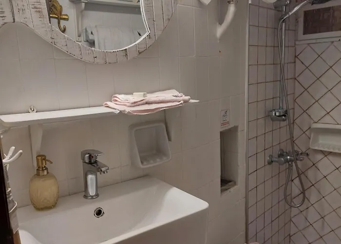 Myron House דירה