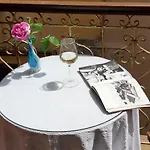 아파트 Myron House *