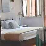 아파트 Myron House *