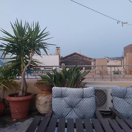 Myron House * 하니아