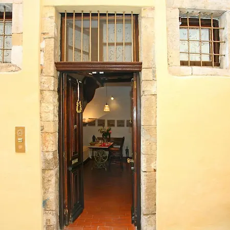 Appartamento Myron House *